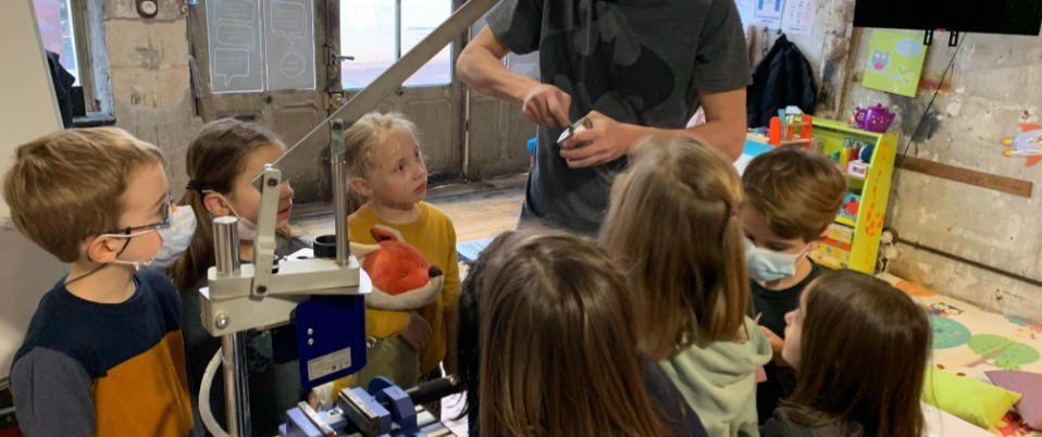 Recyclage de masques en toupies avec Echogestes